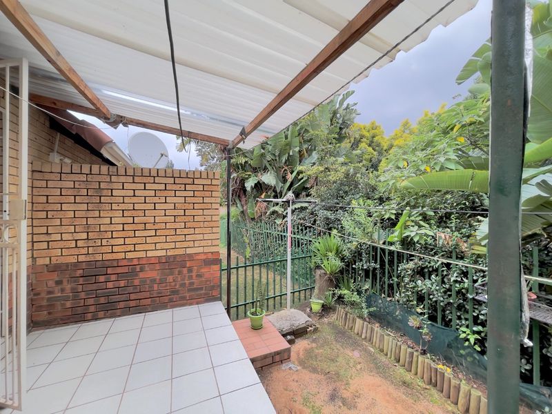 2 Bedroom 2 Bathroom townhouse - Photo 3