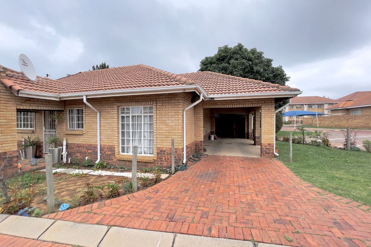 2 Bedroom 2 Bathroom townhouse - Photo 4