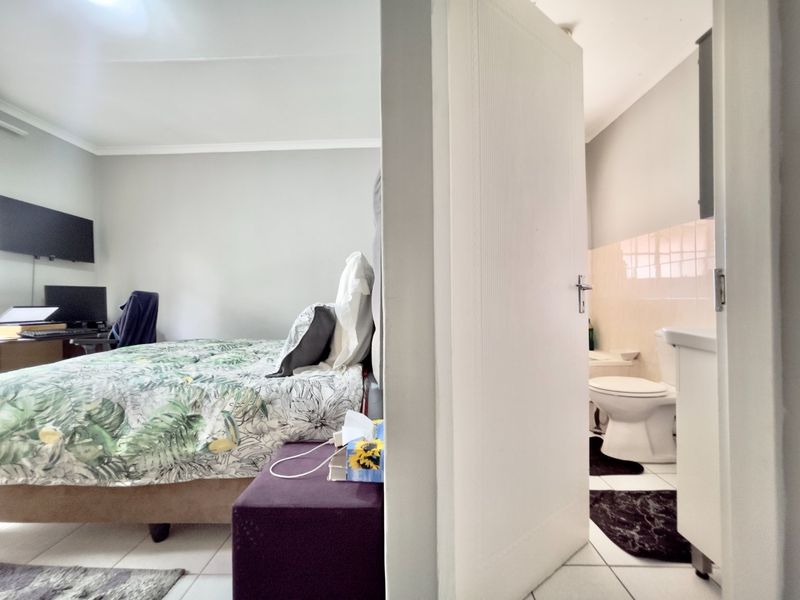 2 Bedroom 2 Bathroom townhouse - Photo 10