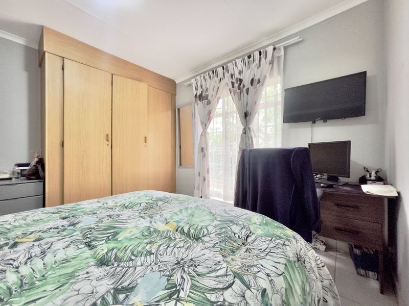 2 Bedroom 2 Bathroom townhouse - Photo 8