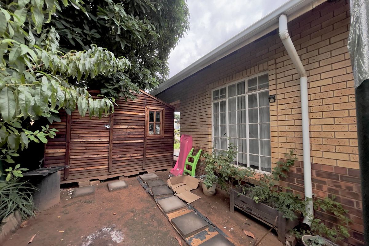 2 Bedroom 2 Bathroom townhouse - Photo 2