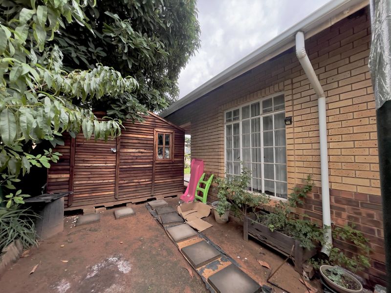 2 Bedroom 2 Bathroom townhouse - Photo 2