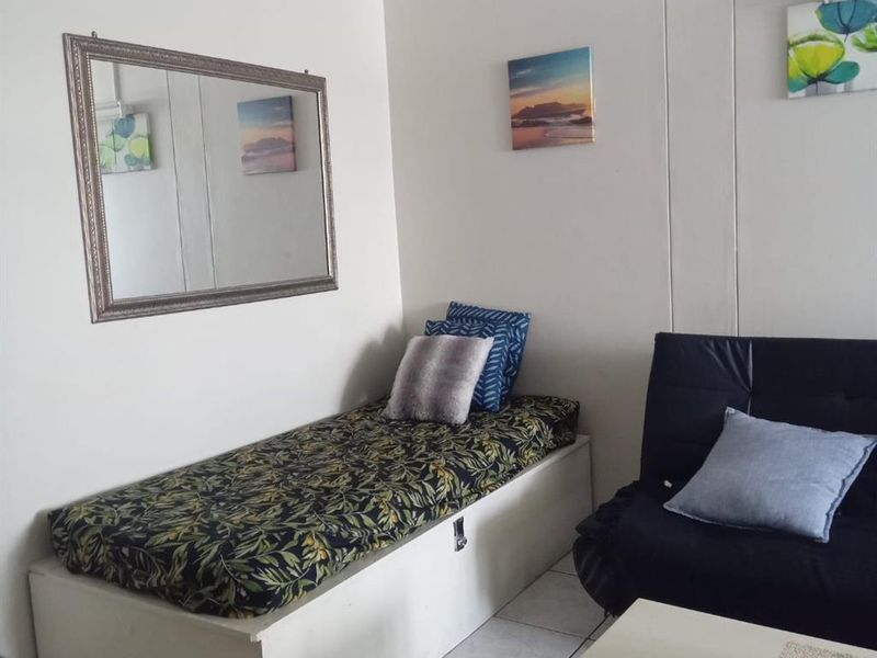 Coastal Flat with Sea Views and Veranda Vibe - Photo 10