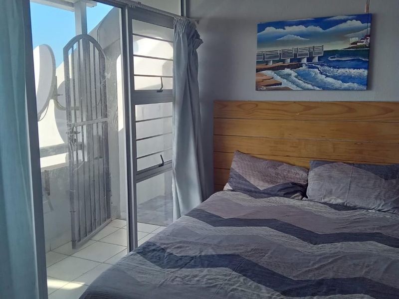 Coastal Flat with Sea Views and Veranda Vibe - Photo 8