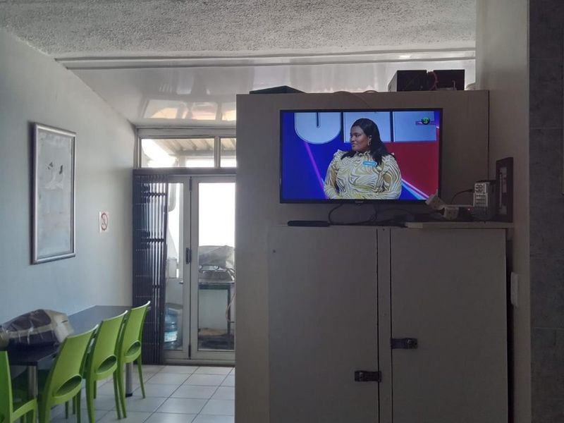 Coastal Flat with Sea Views and Veranda Vibe - Photo 6