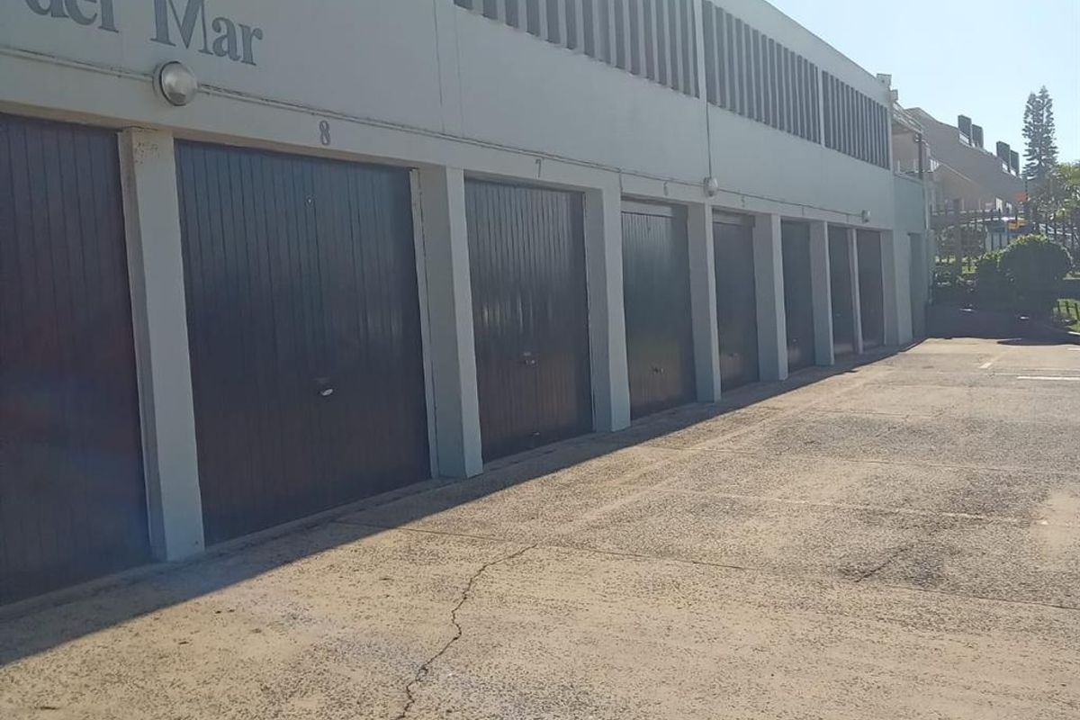 Coastal Flat with Sea Views and Veranda Vibe - Photo 3