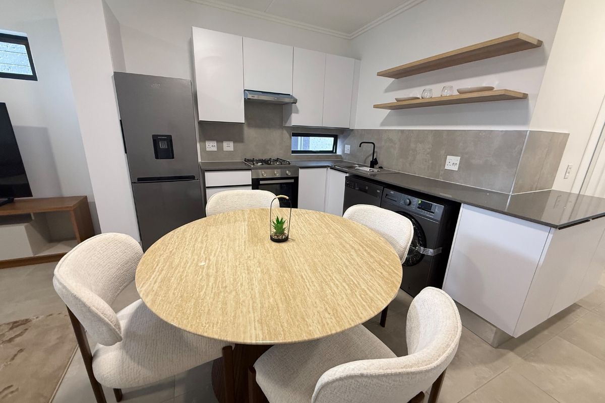 Modern 1 bedroom fully furnished unit. - Photo 5