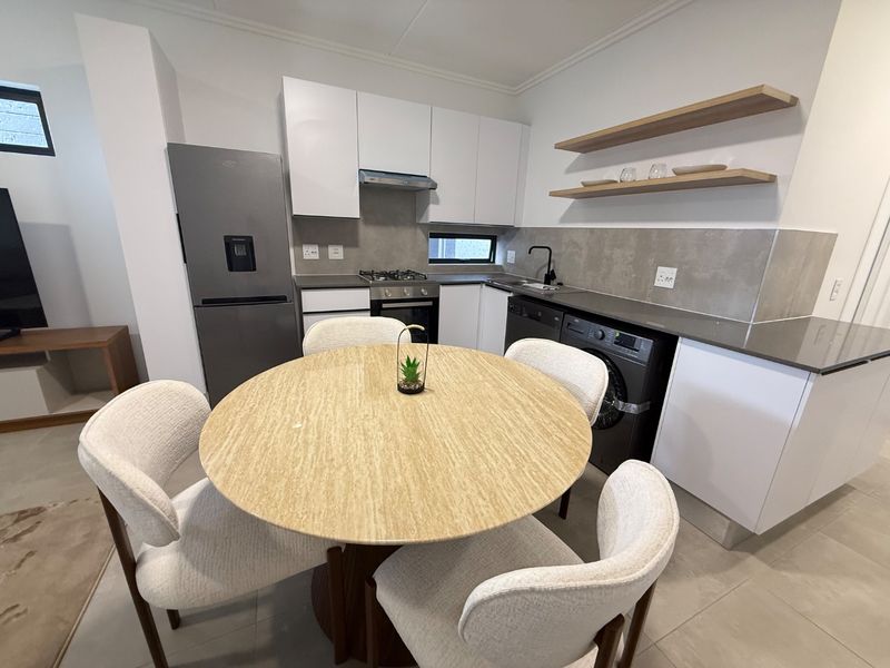 Modern 1 bedroom fully furnished unit. - Photo 5