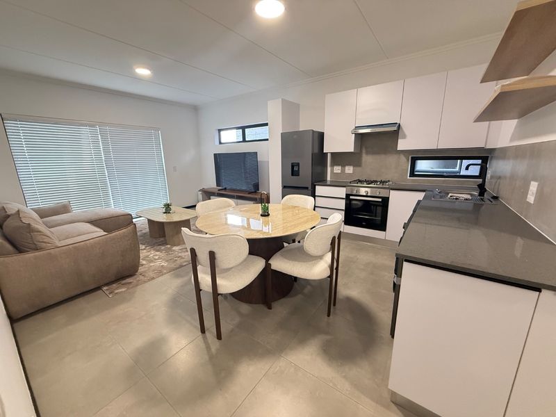 Modern 1 bedroom fully furnished unit. - Photo 9