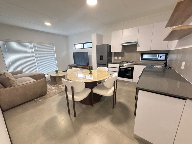 Modern 1 bedroom fully furnished unit. - Photo 8