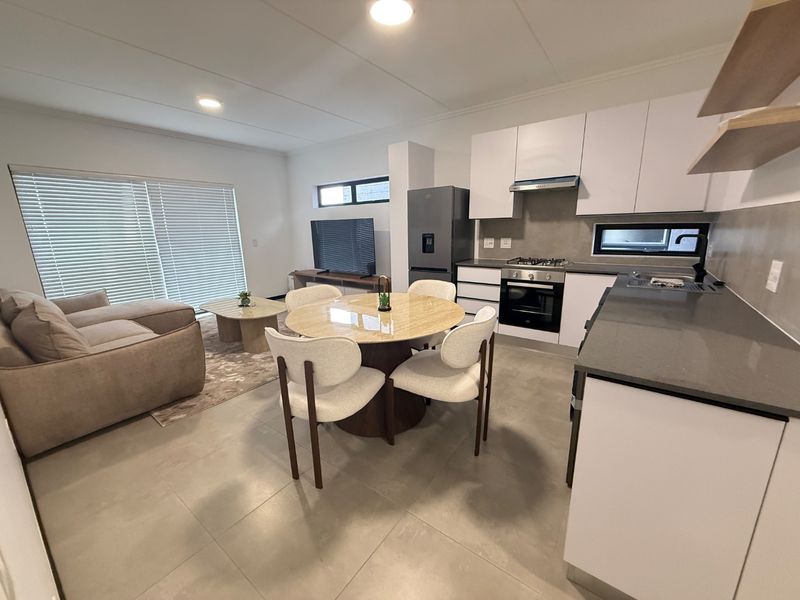 Modern 1 bedroom fully furnished unit. - Photo 7