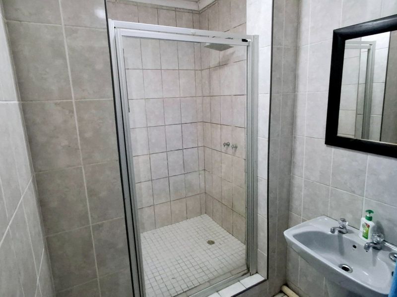 “Spacious 3-Bedroom Family Home – Great Value!” - Photo 4