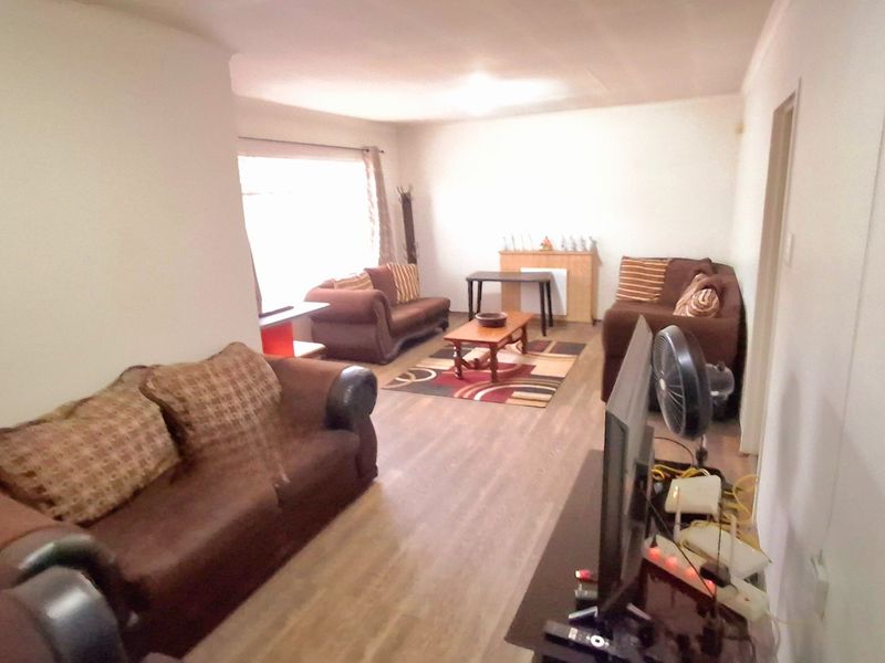 “Spacious 3-Bedroom Family Home – Great Value!” - Photo 6