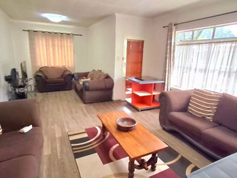 “Spacious 3-Bedroom Family Home – Great Value!” - Photo 3