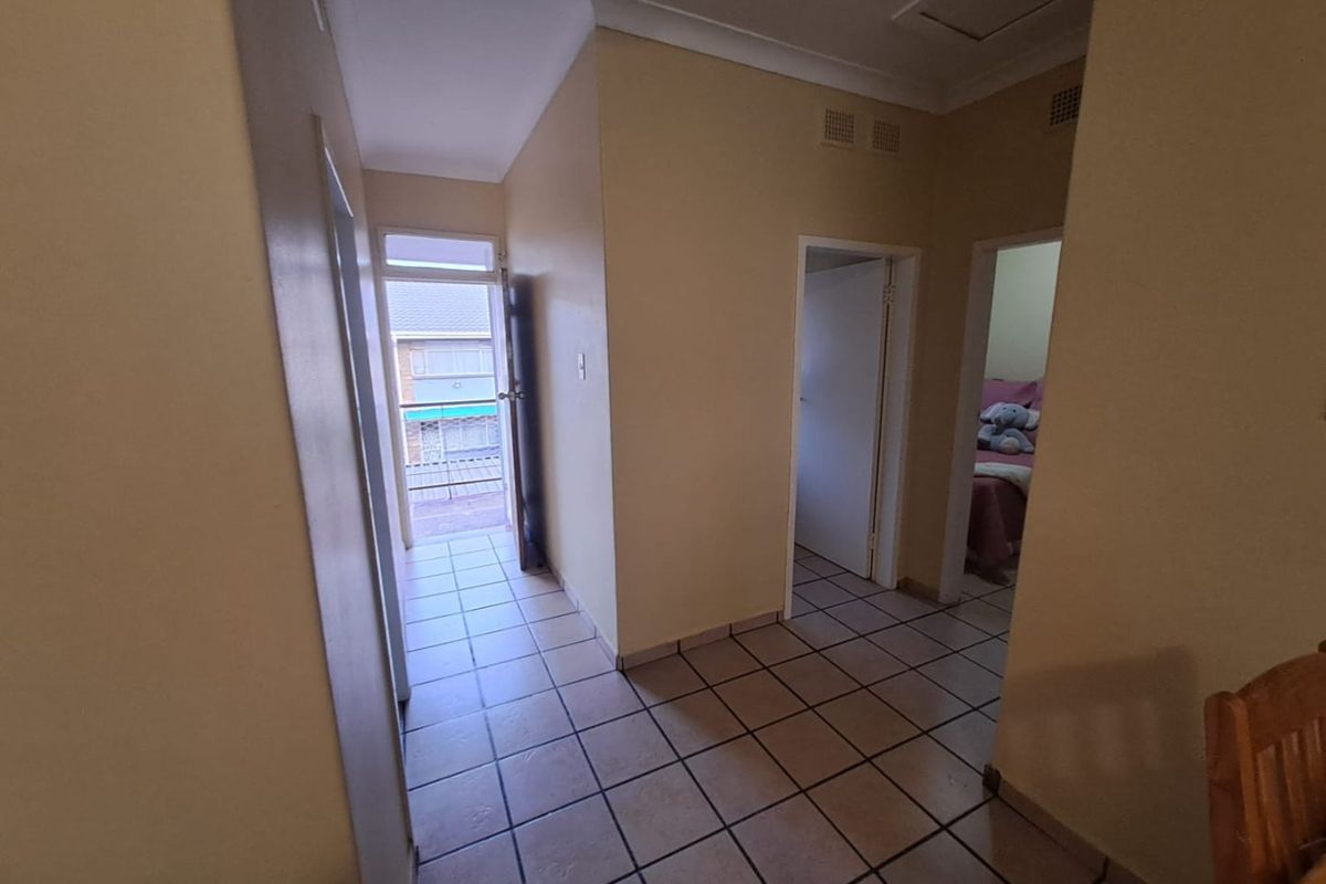 Neat - Two-Bedroom Apartment Near Vaal Mall - Photo 4
