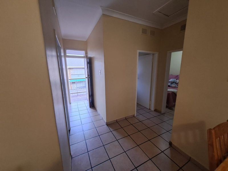 Neat - Two-Bedroom Apartment Near Vaal Mall - Photo 4