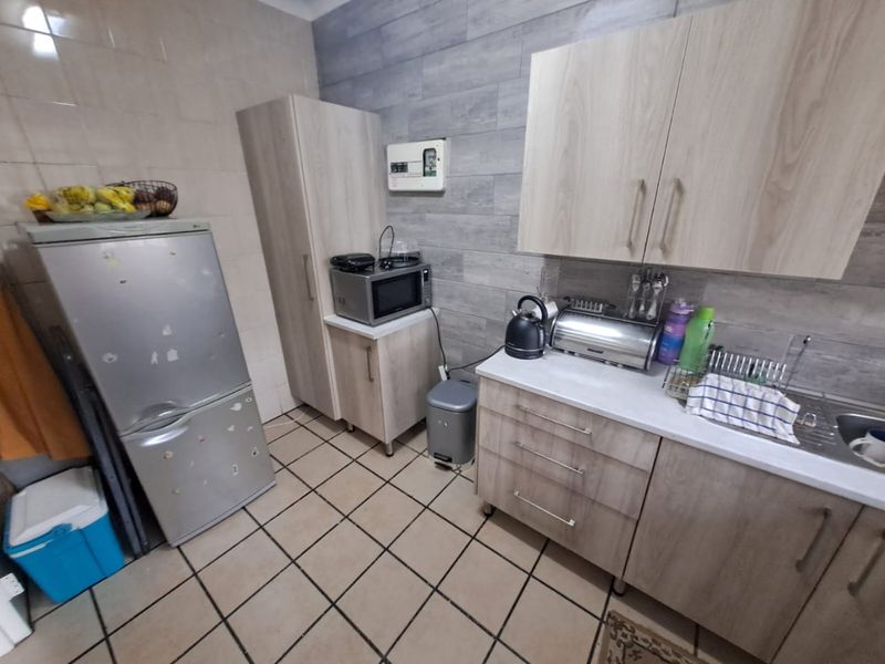 Neat - Two-Bedroom Apartment Near Vaal Mall - Photo 7