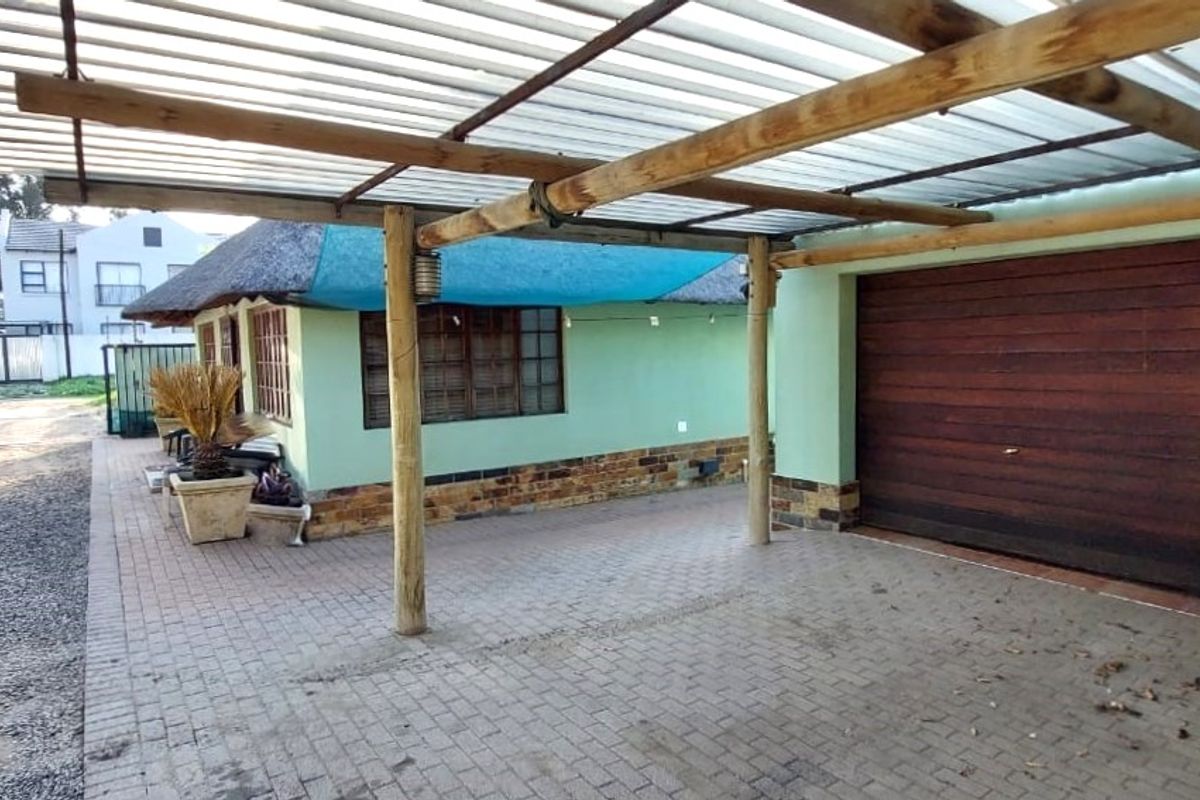 Two Thatched-Roof Homes on One Stand in Trichardt! - Photo 3