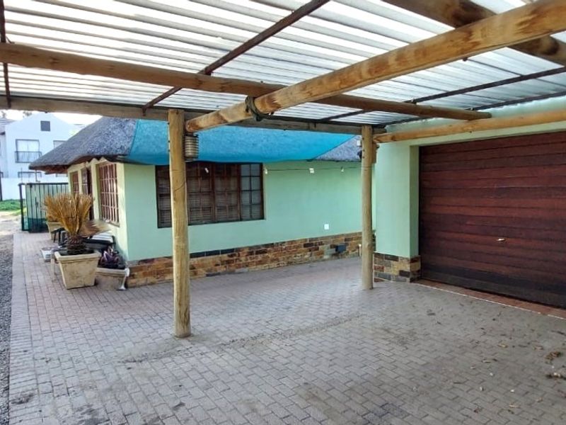 Two Thatched-Roof Homes on One Stand in Trichardt! - Photo 3