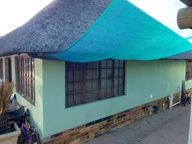 Two Thatched-Roof Homes on One Stand in Trichardt! - Photo 2