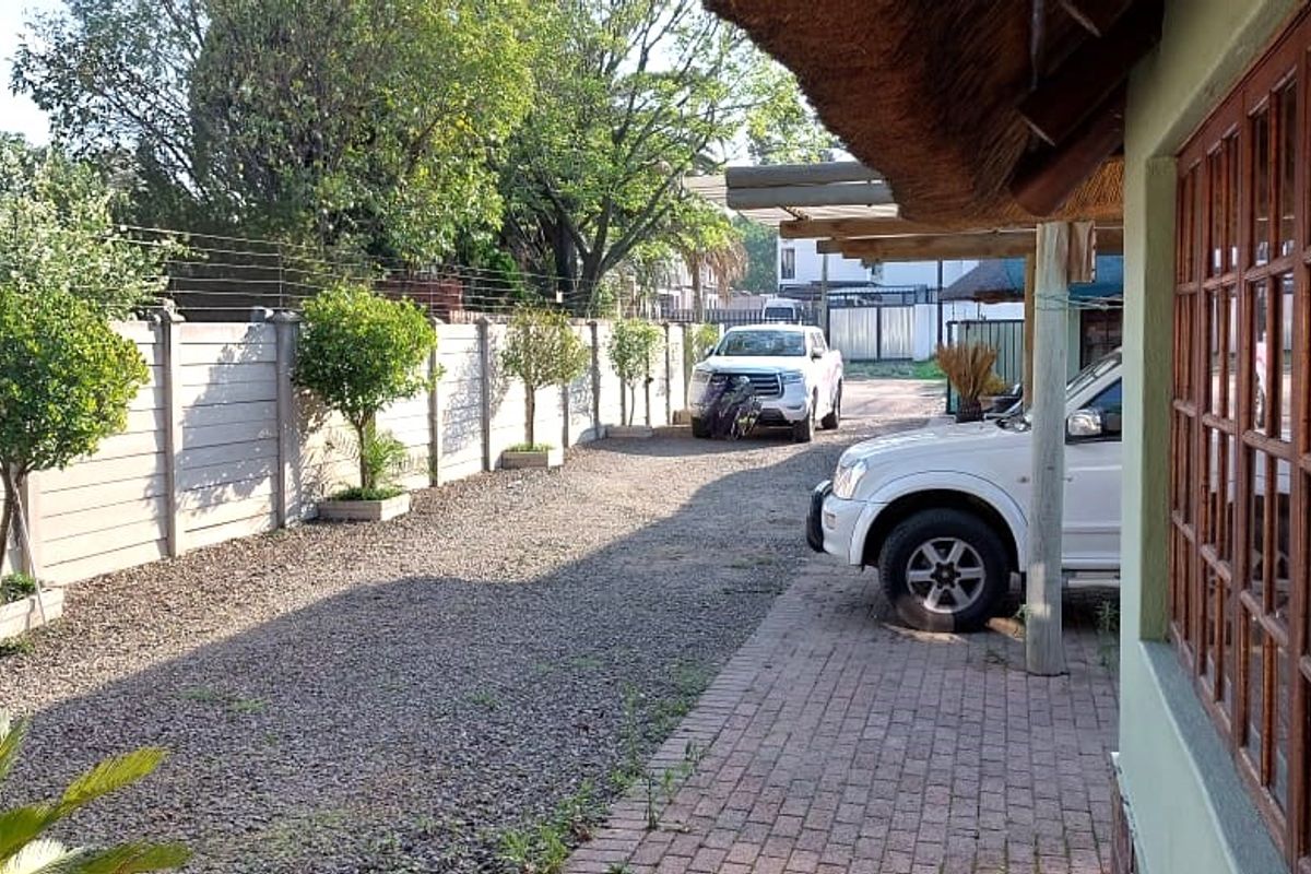 Two Thatched-Roof Homes on One Stand in Trichardt! - Photo 5