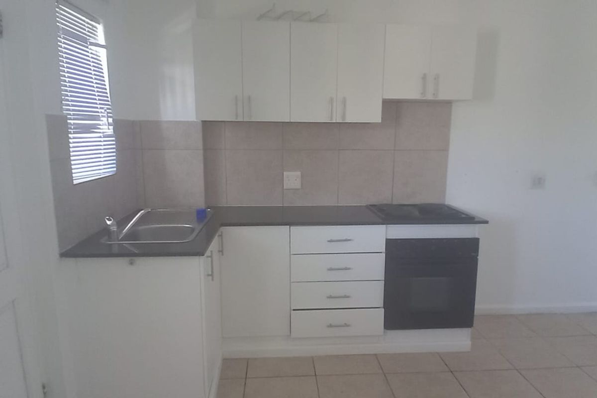 Neat Lock-up and Go in Kensington  - Photo 3