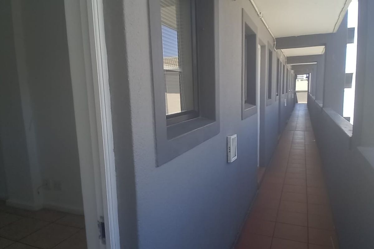 Neat Lock-up and Go in Kensington  - Photo 2