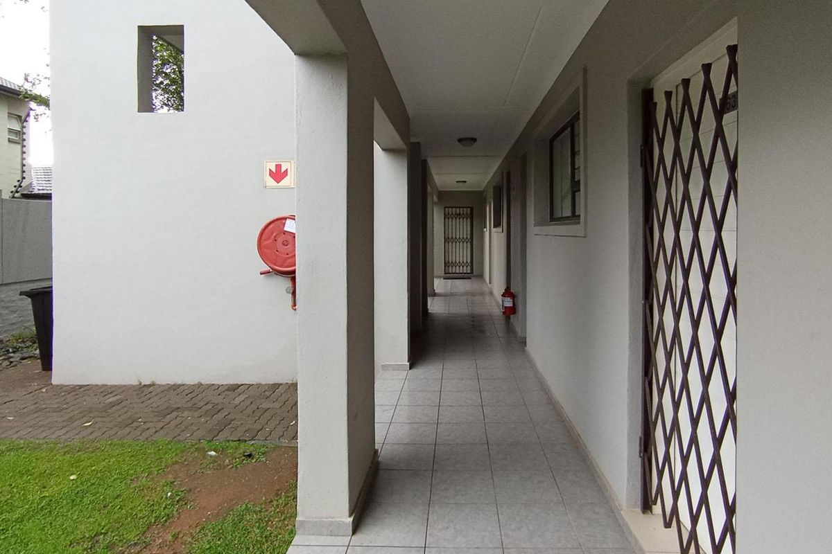 Cozy Ground Floor 2 bed Apartment in Midrand - Photo 3