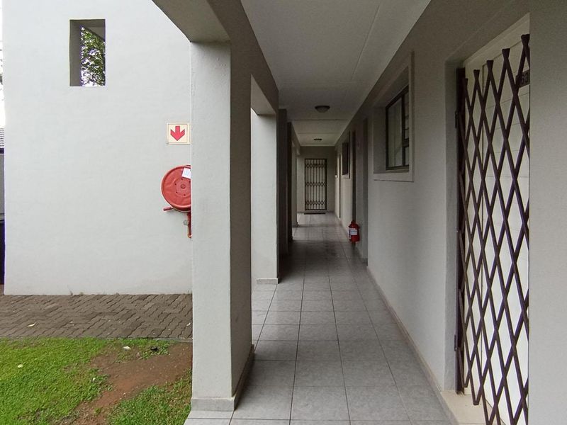 Cozy Ground Floor 2 bed Apartment in Midrand - Photo 3