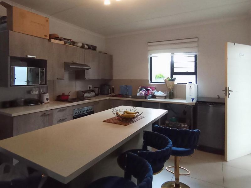 Cozy Ground Floor 2 bed Apartment in Midrand - Photo 5