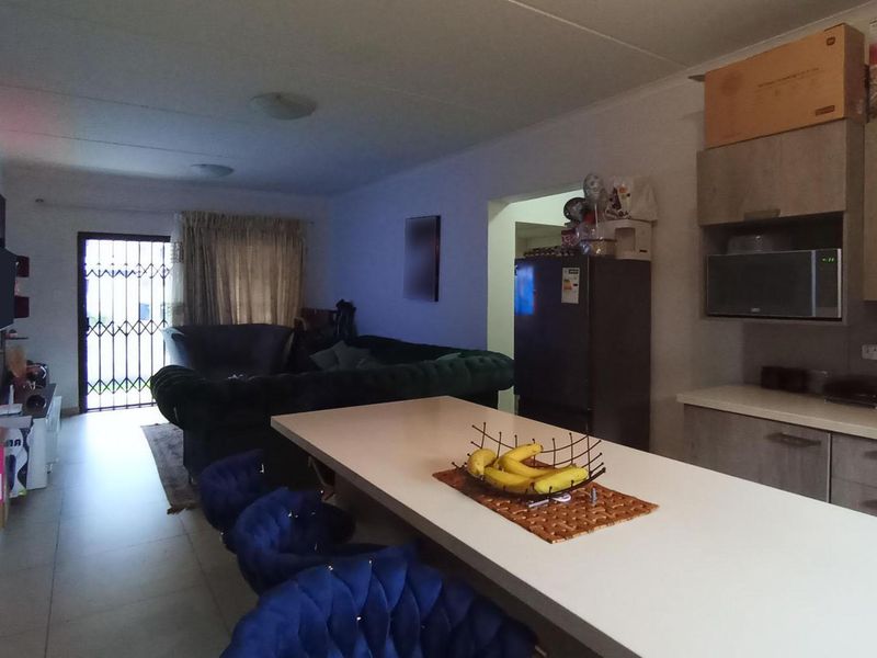 Cozy Ground Floor 2 bed Apartment in Midrand - Photo 4