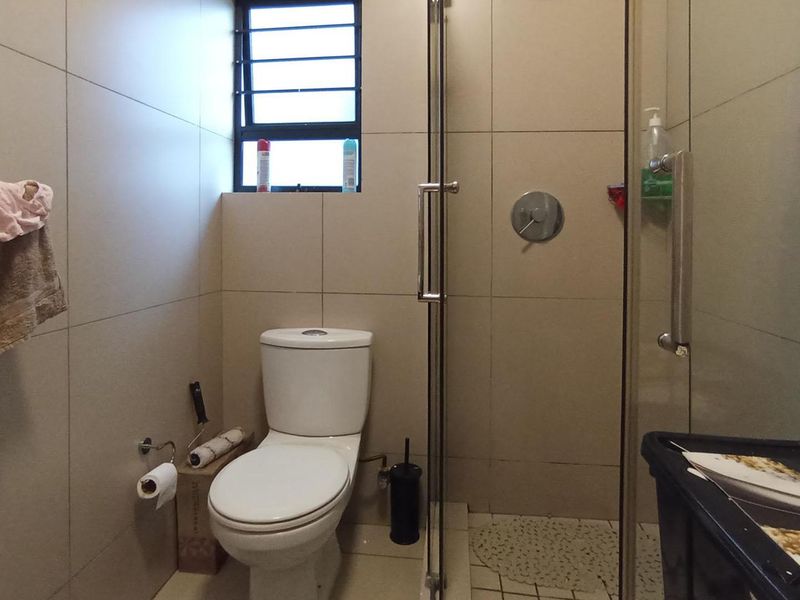 Cozy Ground Floor 2 bed Apartment in Midrand - Photo 10