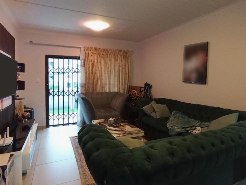 Cozy Ground Floor 2 bed Apartment in Midrand - Photo 6