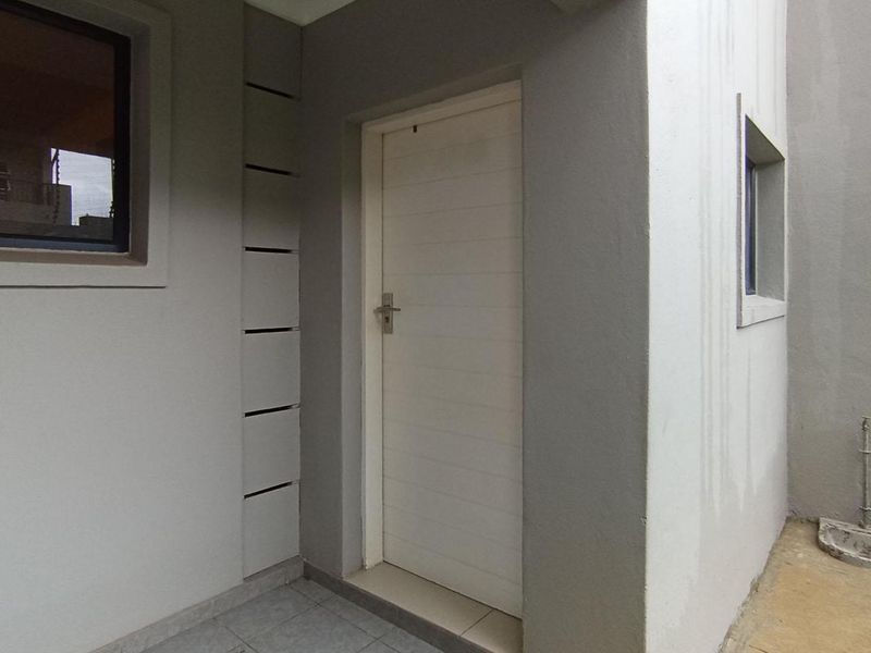 Cozy Ground Floor 2 bed Apartment in Midrand - Photo 2