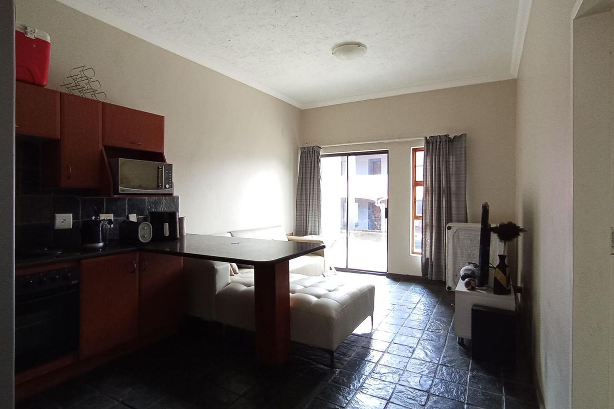 Ground Floor Apartment in Secure Erand Court – Prime Midrand Location! - Photo 3