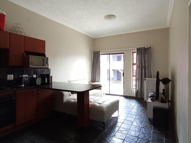 Ground Floor Apartment in Secure Erand Court – Prime Midrand Location! - Photo 3
