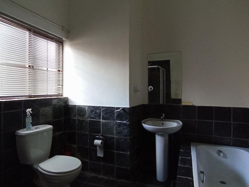 Ground Floor Apartment in Secure Erand Court – Prime Midrand Location! - Photo 10