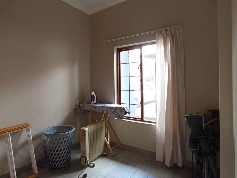 Ground Floor Apartment in Secure Erand Court – Prime Midrand Location! - Photo 8