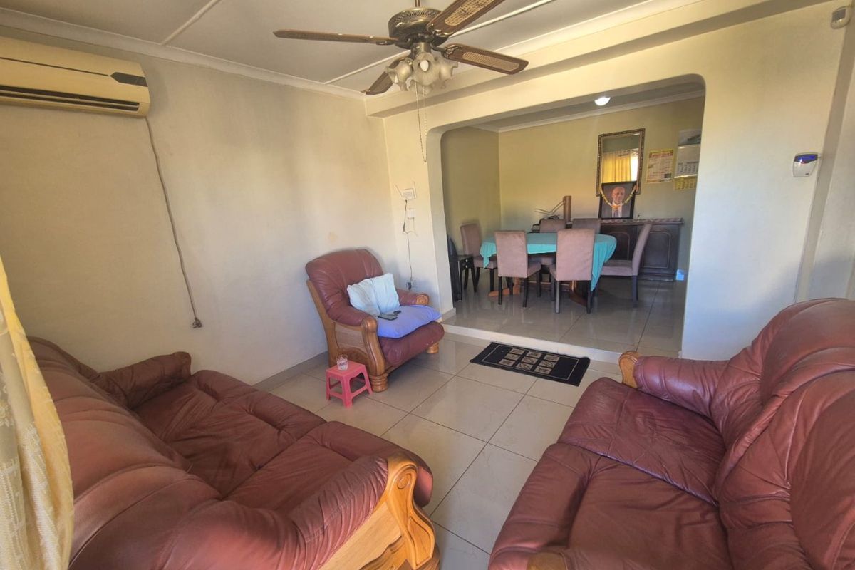 3 Bedroom House for sale in Merebank Central R1,395,000 - Photo 4