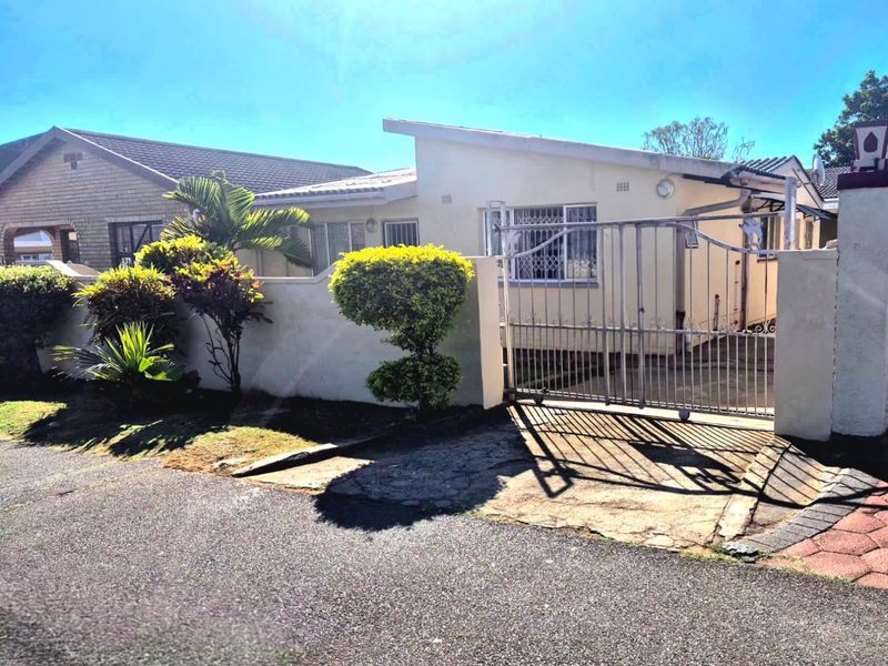 3 Bedroom House for sale in Merebank Central R1,395,000 - Photo 1