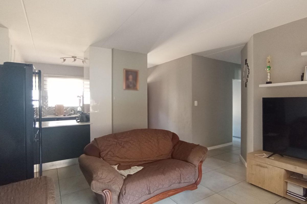 Modern Ground Floor Living with Private Garden & Built-In Braai in Carlswald View! - Photo 4