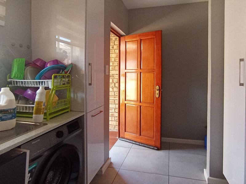 Modern Ground Floor Living with Private Garden & Built-In Braai in Carlswald View! - Photo 2