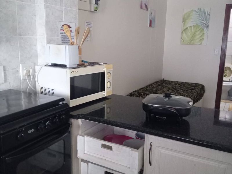 Two Bedroom Apartment for Sale in Manaba Beach, Uvongo - Photo 7