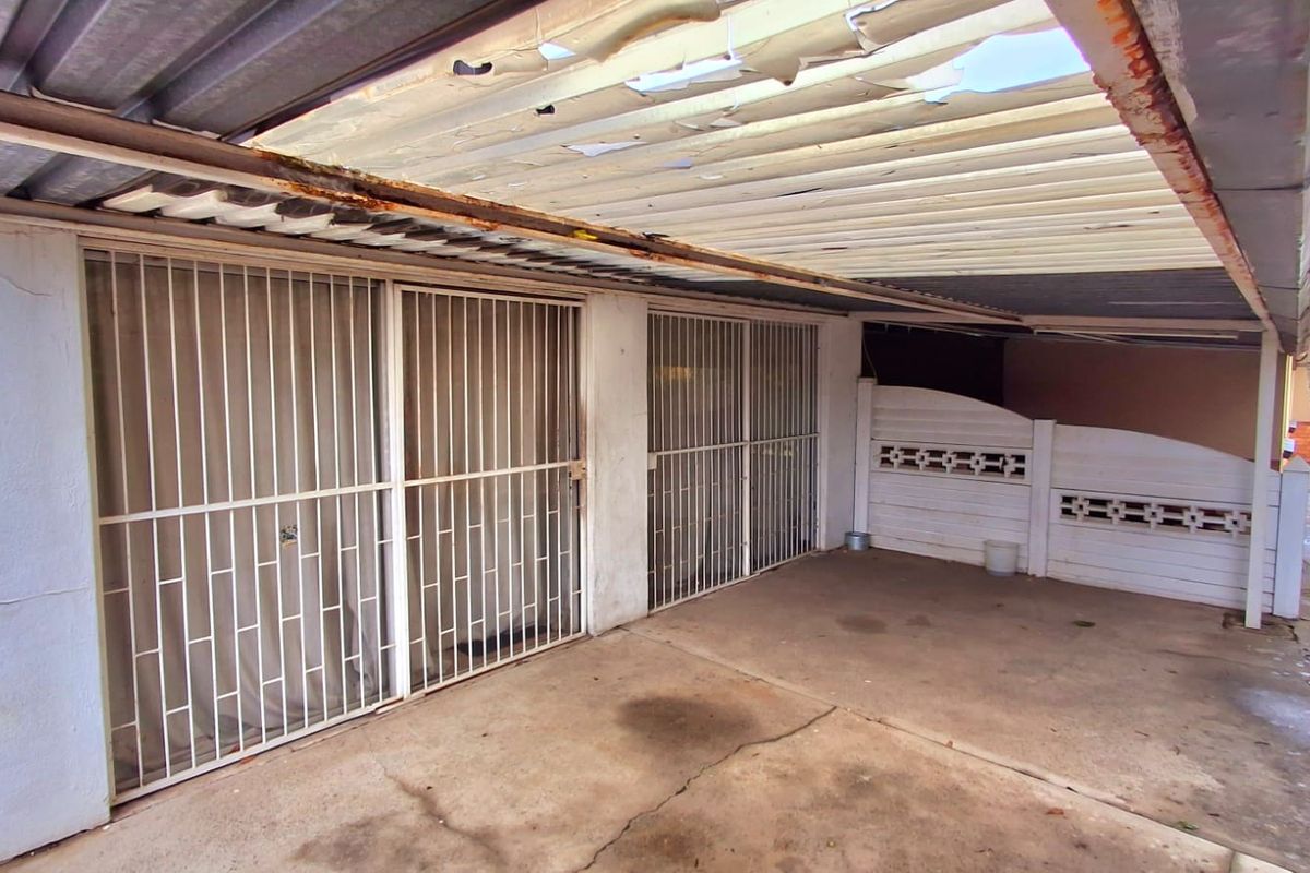 3-Bedroom Family Home Near College High School & Town Centre - Photo 4