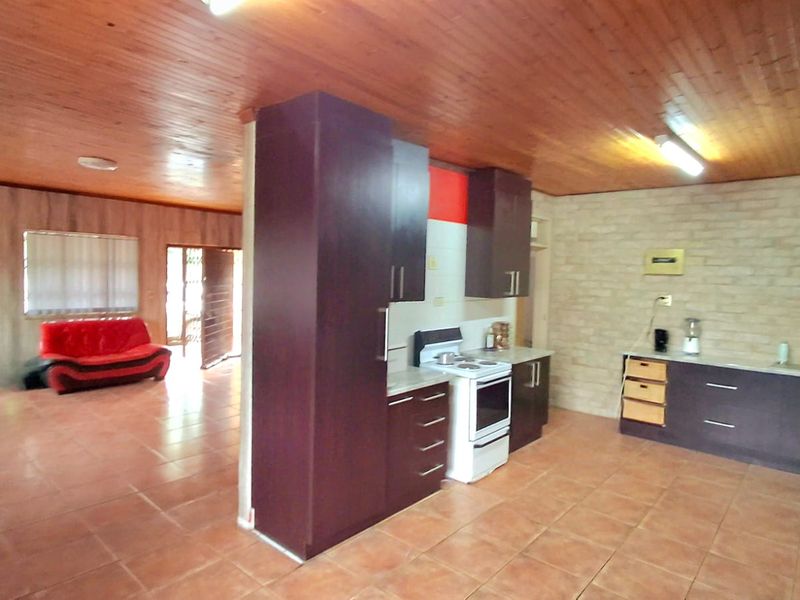 3-Bedroom Family Home Near College High School & Town Centre - Photo 5