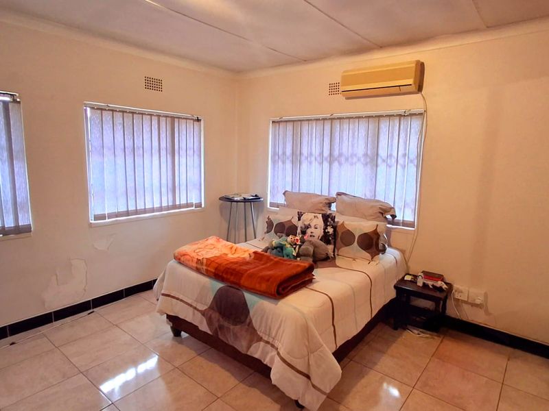 3-Bedroom Family Home Near College High School & Town Centre - Photo 9