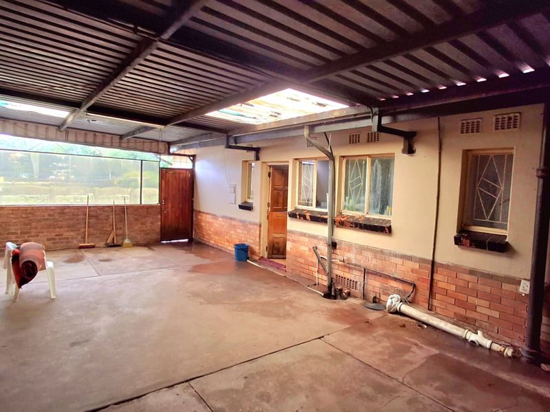 3-Bedroom Family Home Near College High School & Town Centre - Photo 7