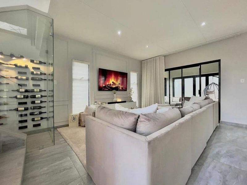 3 bed 2 bath modern family home in Carlswald living space - Photo 2