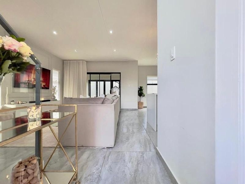 3 bed 2 bath modern family home in Carlswald living space - Photo 4