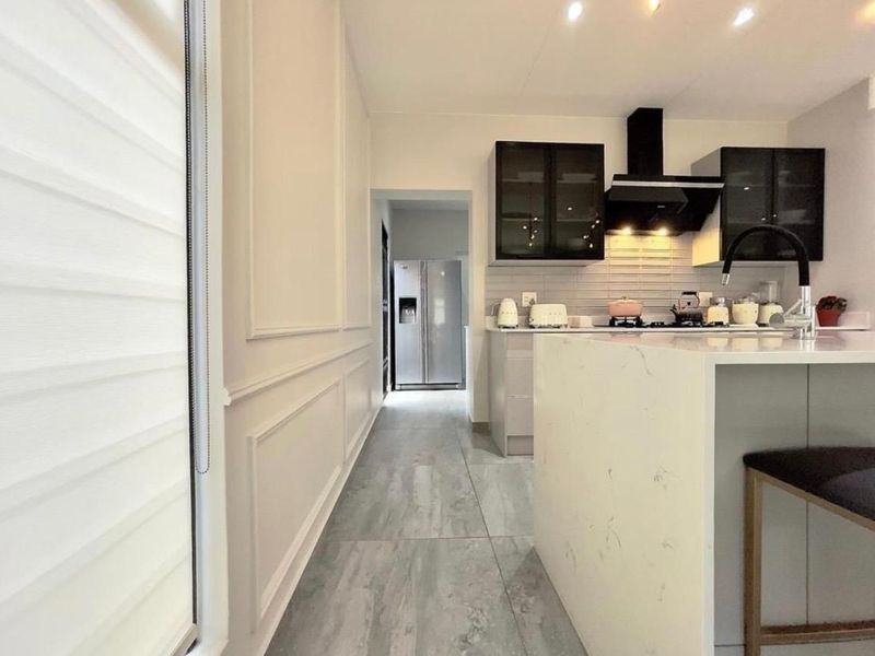 3 bed 2 bath modern family home in Carlswald living space - Photo 8